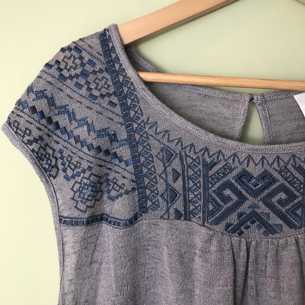 Knox Rose XXL embroidered key hole sleeveless top
